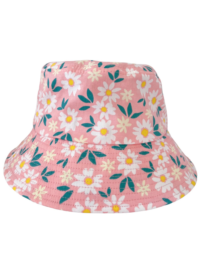 Pink bucket hat adorned with white daisies and green leaves, perfect for sunny days.
