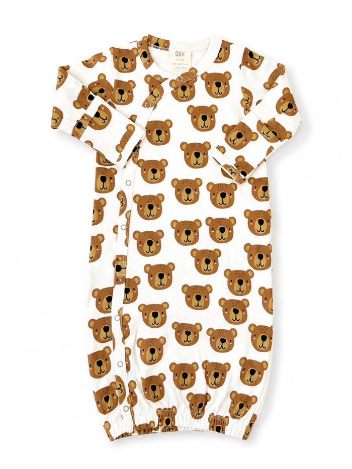 Baby sleeper with a cute bear print in brown and white, featuring long sleeves and button fastenings.