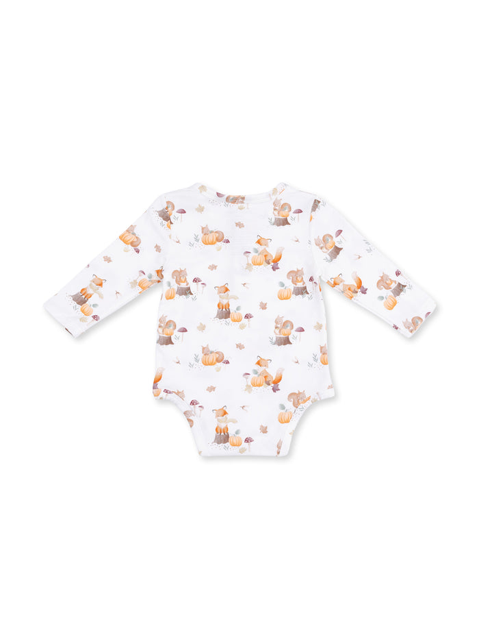 White baby bodysuit with autumn-themed animal prints, featuring foxes, squirrels, and pumpkins. Long sleeves design.