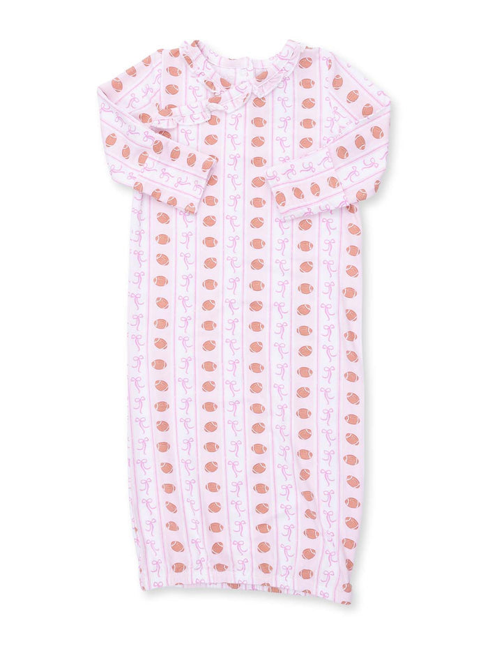 Light pink baby gown with a playful pattern of brown acorns and pink bows. Ideal for comfortable sleepwear.