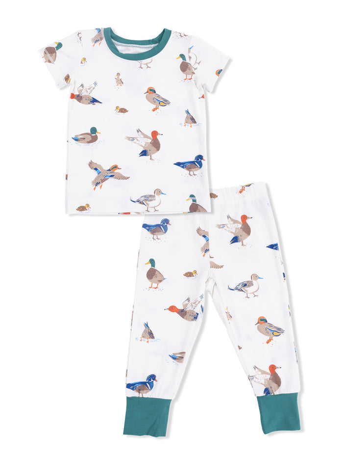 Short-sleeve pajama set featuring various colorful duck illustrations on a white background.
