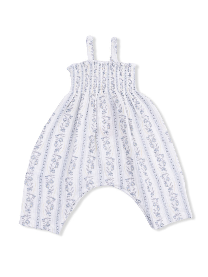 White and blue floral print jumpsuit with thin straps and a relaxed fit. Ideal for casual wear.