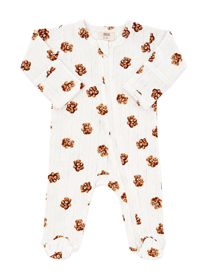 White baby onesie with teddy bear print and long sleeves, ideal for newborns up to 3 months.